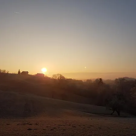 Appartamento Wohlfuehloase Am Trausdorfberg Mit Sauna, Whirlpool Und Panorama