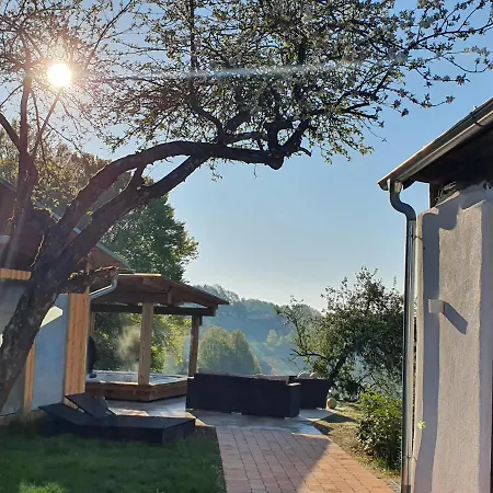 Appartamento Wohlfuehloase Am Trausdorfberg Mit Sauna, Whirlpool Und Panorama Sankt Marein bei Graz