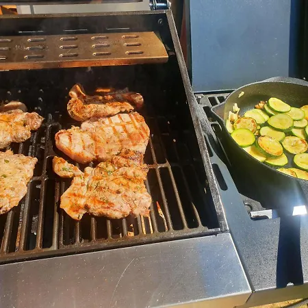 Wohlfuehloase Am Trausdorfberg Mit Sauna, Whirlpool Und Panorama شقة Sankt Marein bei Graz