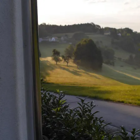 Wohlfuehloase Am Trausdorfberg Mit Sauna, Whirlpool Und Panorama Appartamento *