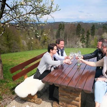 Wohlfuehloase Am Trausdorfberg Mit Sauna, Whirlpool Und Panorama Appartamento