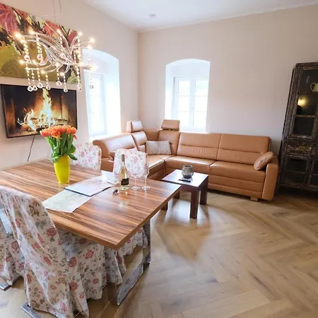 Wohlfuehloase Am Trausdorfberg Mit Sauna/whirlpool דירה